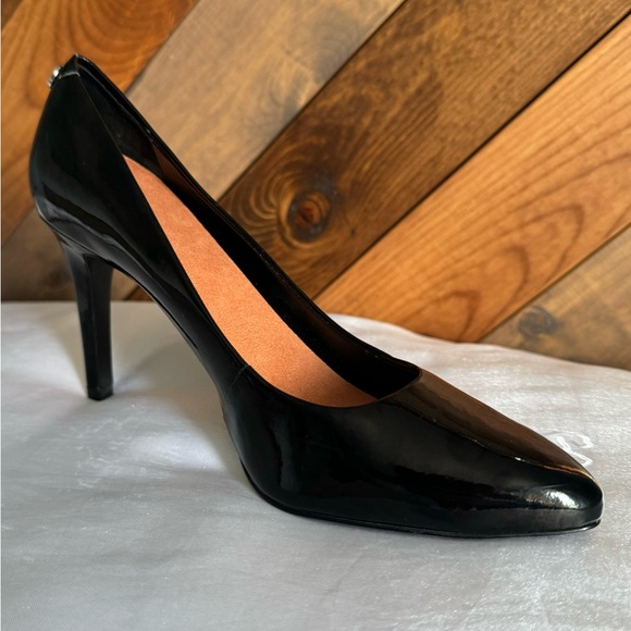 BCBGeneration Black Heel’s Sz 7B - Picture 2 of 16